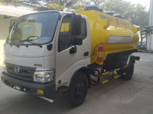 Xe ô tô chở xăng dầu 6m3 HINO WU/E4