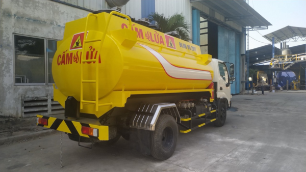 Xe ô tô chở xăng dầu 6m3 HINO WU/E4